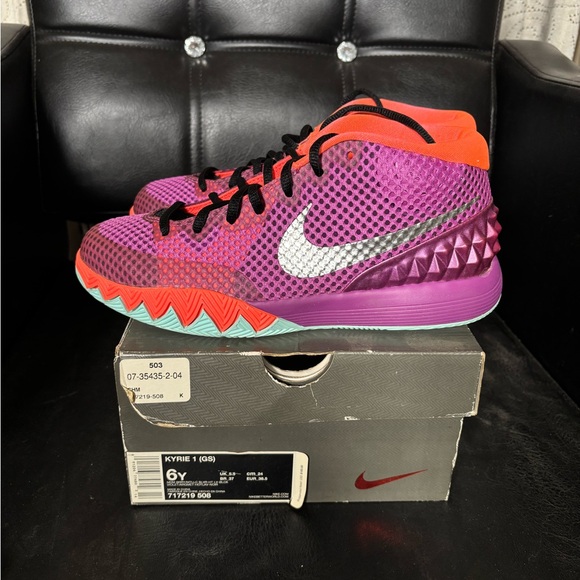 Nike Kyrie 1 Easter - Picture 3 of 4